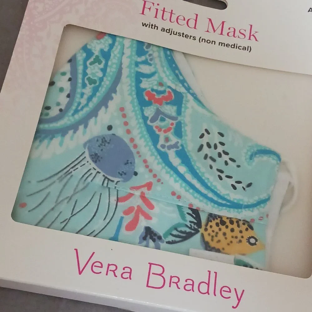 NWT! VERA BRADLEY FITTED FACE MASK